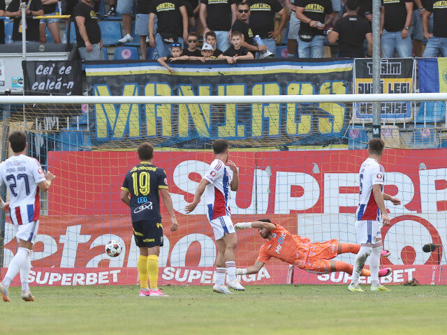 Petrolul bat Oțelul după penalty, oaspeții termină meciul în 10