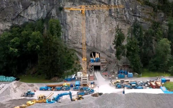 Miliardarii își construiesc seifuri în Alpi: Prețul unei caverne securizate