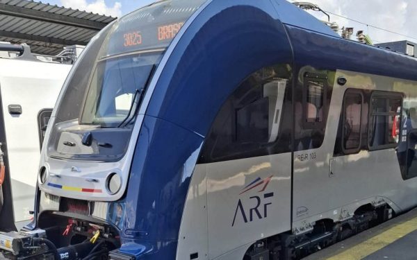Trenul PESA, dezastru: o oră întârziere și căldură sufocantă