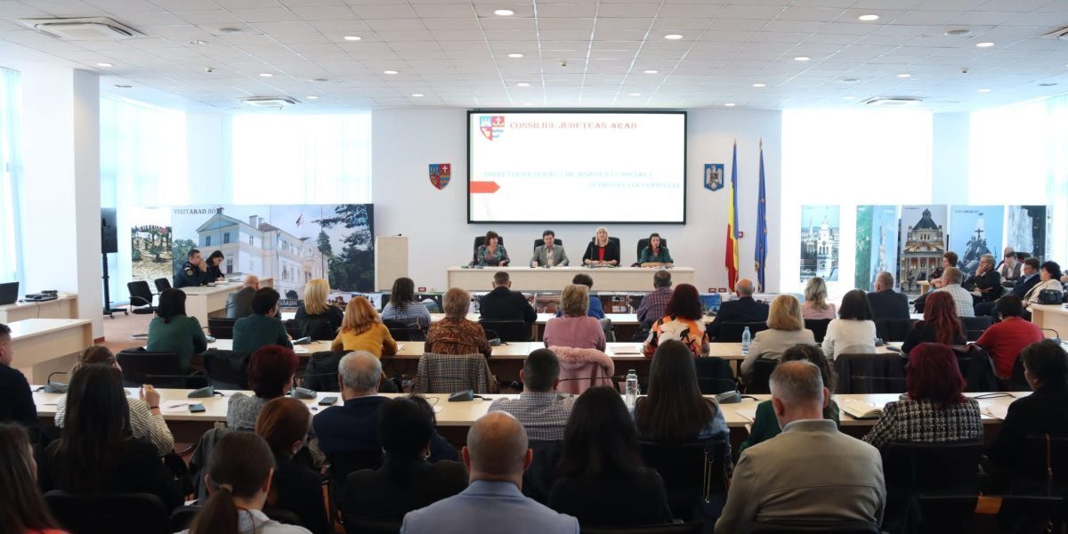 Arad: Opt consilieri pleacă din funcție din cauza incompatibilității