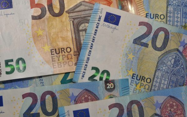 Lider galerie, prins cu aproape 1 milion euro la el