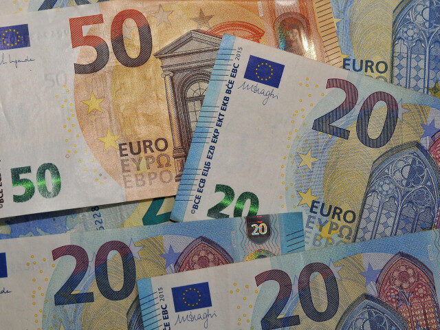 Lider galerie, prins cu aproape 1 milion euro la el