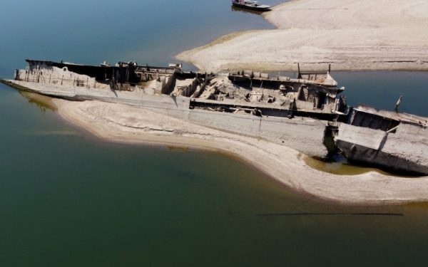 Dunărea scade: Nazi-nave de război ies la suprafață