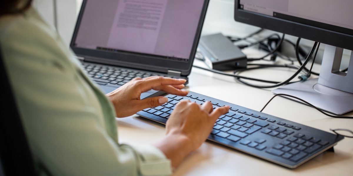 Procurorii, după înșelăciunile online: De ce scapă escrocii pe net