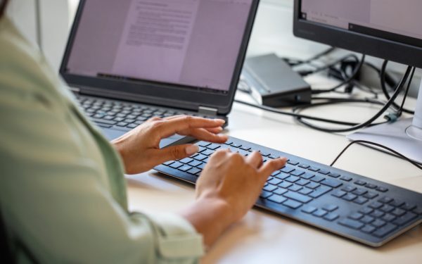 Procurorii, după înșelăciunile online: De ce scapă escrocii pe net