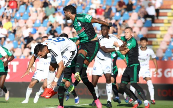 Botoșani – Corvinul 0-0: Remiză albă, oaspeții au terminat în 10