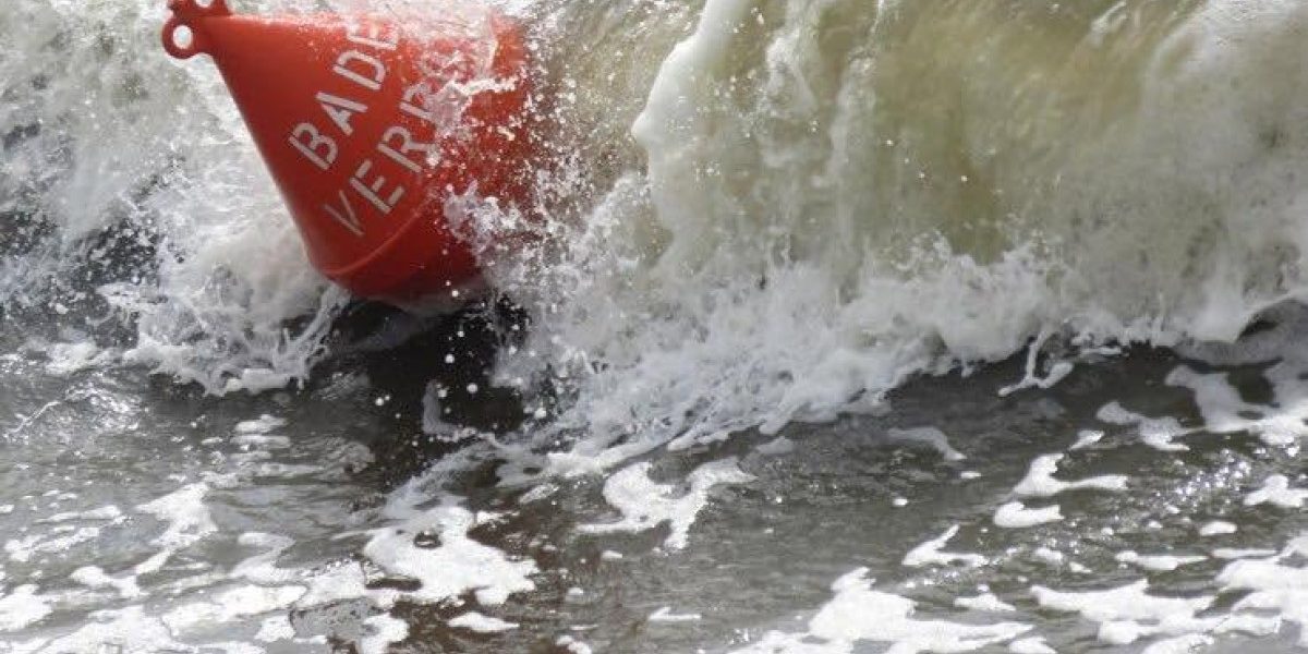 Eforie: Bărbat s-a înecat după ce a fost salvat de 3 ori