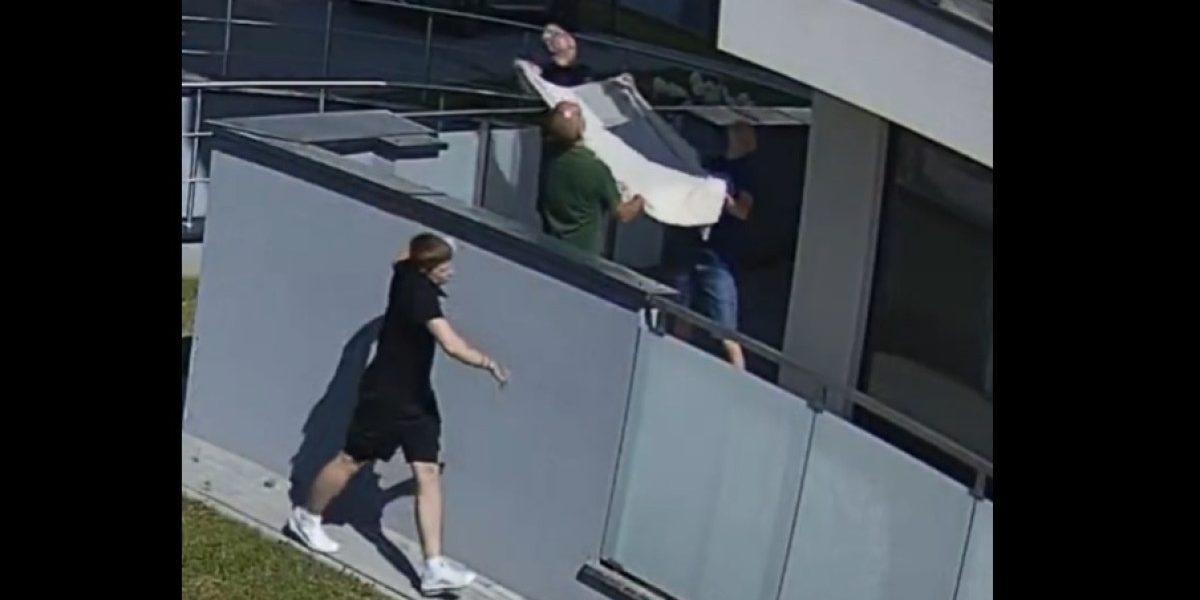 Trei polonezi prind în plasă un copil, salvare de la etajul 5