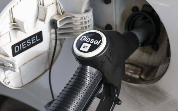 Șoferii scapă mai ieftin: Motorina, redusă cu 20%. Cât durează bonificația
