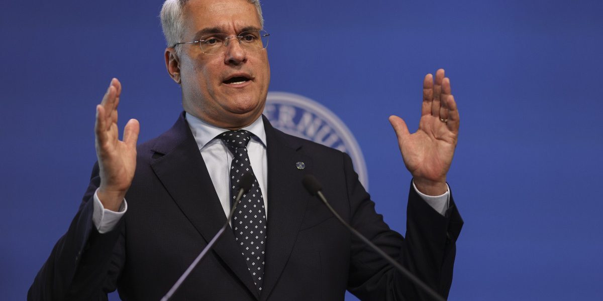 Ciucă îl acuză pe PSD de sabotarea legii salarizării