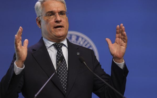 Ciucă îl acuză pe PSD de sabotarea legii salarizării