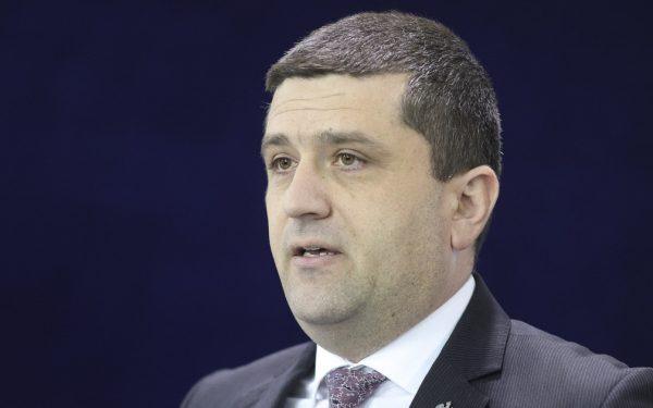 Grindeanu, ironizat de Miruță la autostradă: Ceasul la mână sau în buzunar