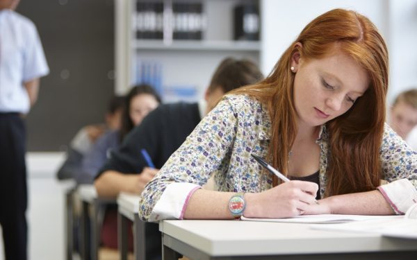 BAC 2026: S-a terminat proba la limba maternă. Ce teste au primit elevii