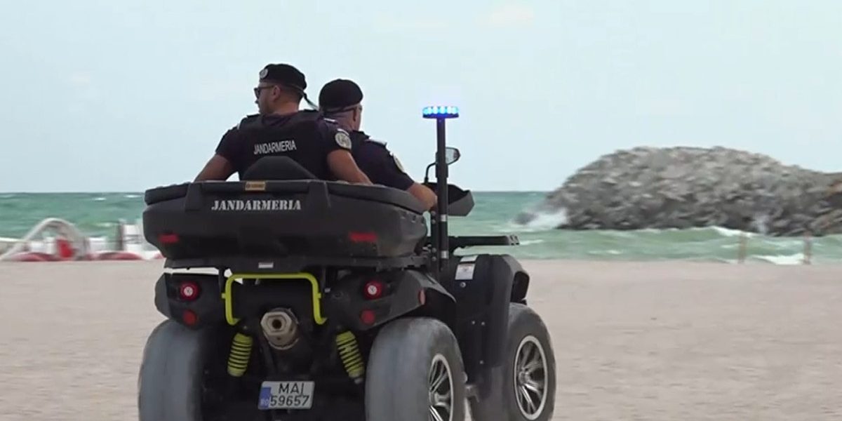 Turiștii izgoniți de pe plaja din Costinești de o dronă