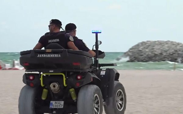 Turiștii izgoniți de pe plaja din Costinești de o dronă