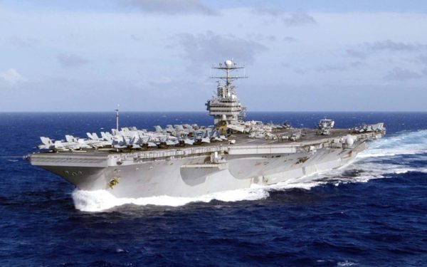 USS Abraham Lincoln, criză pe portavion: marinari, peste bord după luni de mare