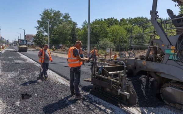 Prelungirea Ghencea: A început asfaltarea tronsonului 3 din București
