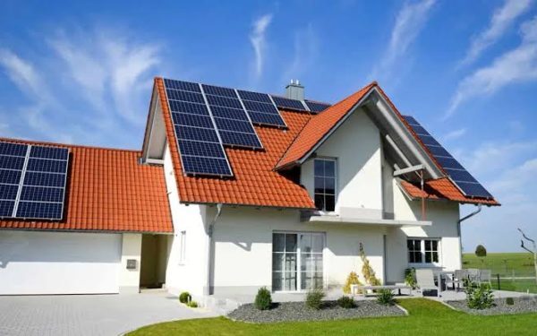 Prosumatorii primesc 0,40 lei/kWh în plus pentru energia stocată