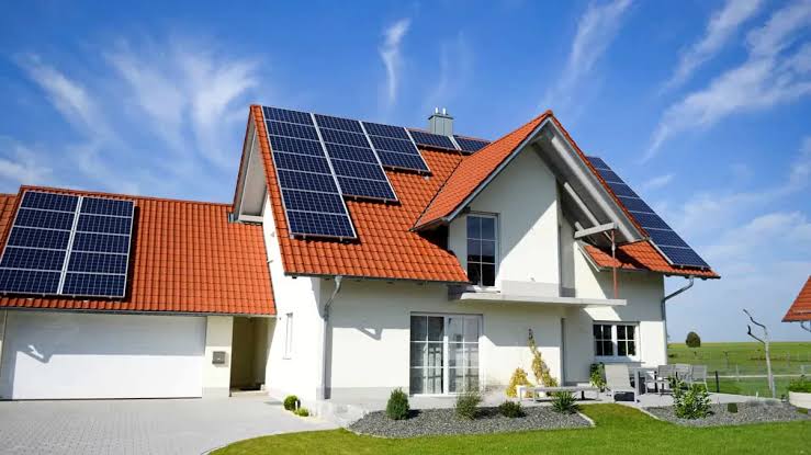 Prosumatorii primesc 0,40 lei/kWh în plus pentru energia stocată