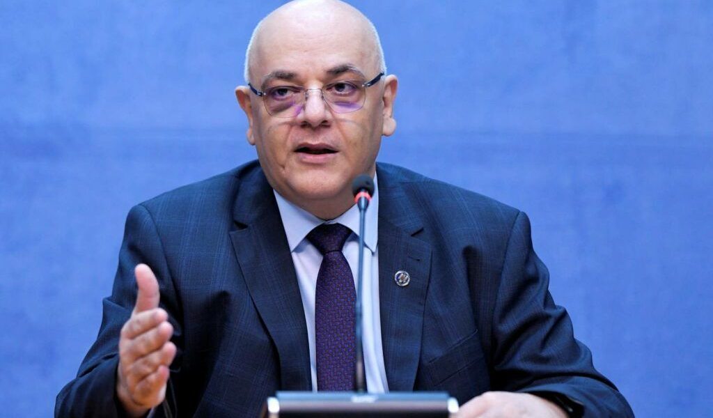 Ambulanță la cumpărături cu fetiță bolnavă: DSU cere explicații