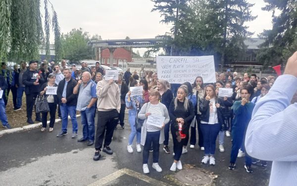 Grevă la Carfil Brașov: Angajații cer salarii și refuză restructurările