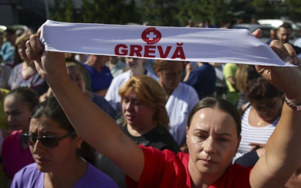 Sănătate în fierbere: Grevă, salarii în scădere sau promisiuni?