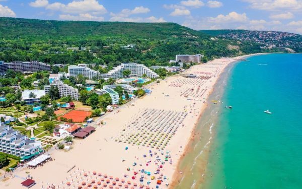 Turiștii români, blocați în Bulgaria: SMS-ul le-a ruinat vacanța de 3.540 euro