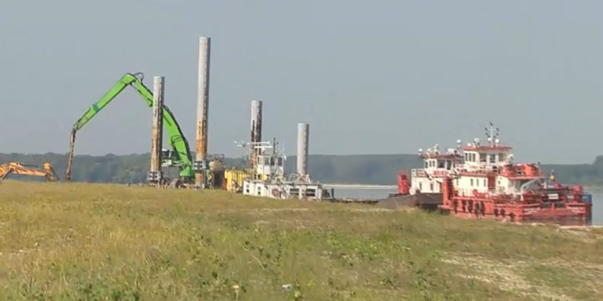 Barje scufundate în Dunăre pentru Cernavodă