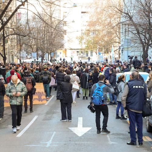 UE: Tăieri masive de fonduri strangulează societatea civilă mondială