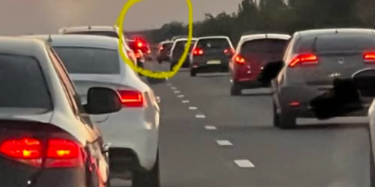 Polițiștii, recital pe A2: Șoferi blocați merg cu 80 km/h spre București