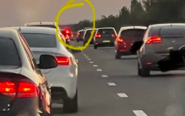 Polițiștii, recital pe A2: Șoferi blocați merg cu 80 km/h spre București