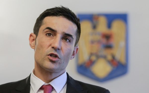 Manda, către Bolojan: „E timpul să plecați și dumneavoastră”