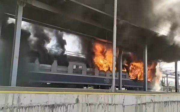 Vagon în flăcări în gară. Anunțul CFR