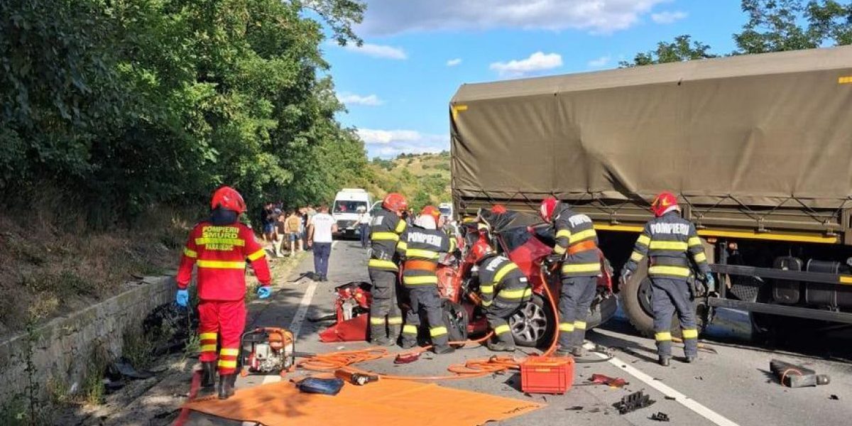 Camion militar, trei morți, inclusiv un copil