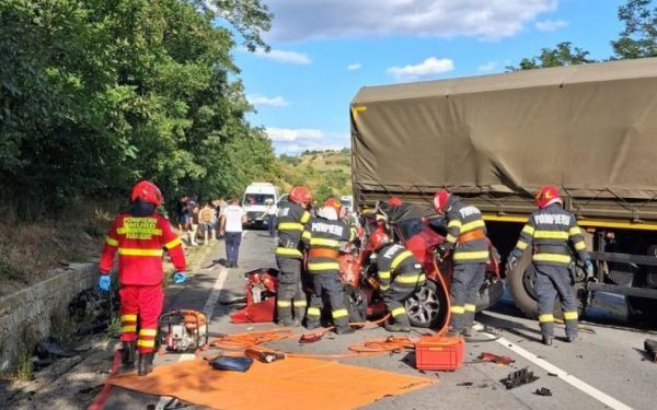 Camion militar, trei morți, inclusiv un copil