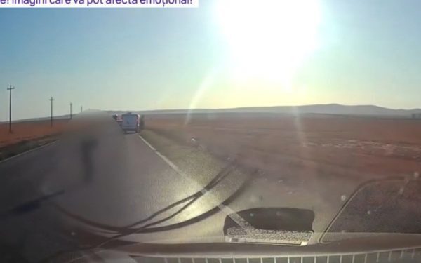 Copil căzut din dubă, salvat de un TIR în Tulcea