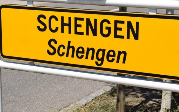 Schengen în criză: Spania blochează italienii la graniță