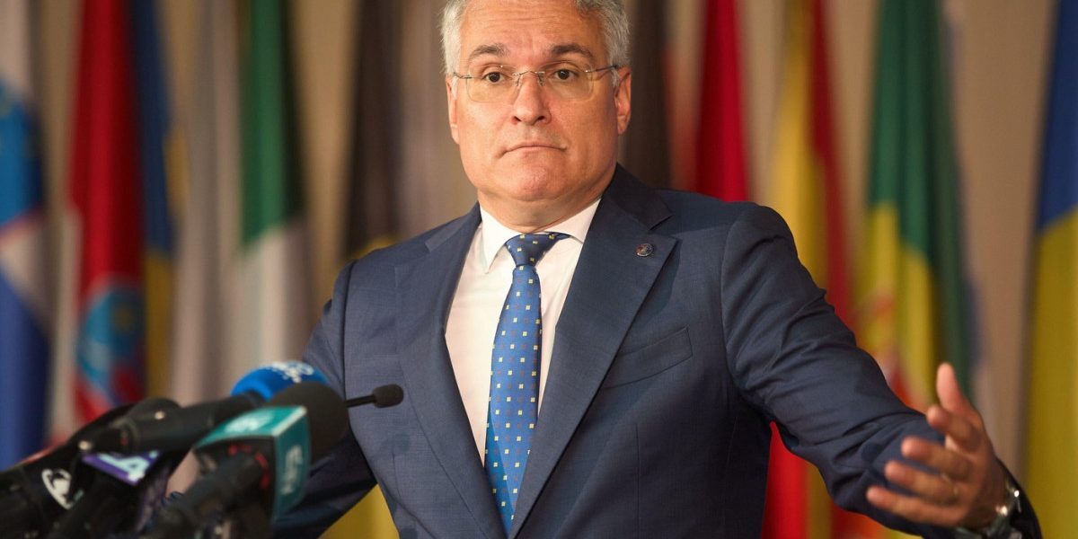 PÎSLARU: Încă 2 săptămâni de negocieri salariale, nu la Parlament