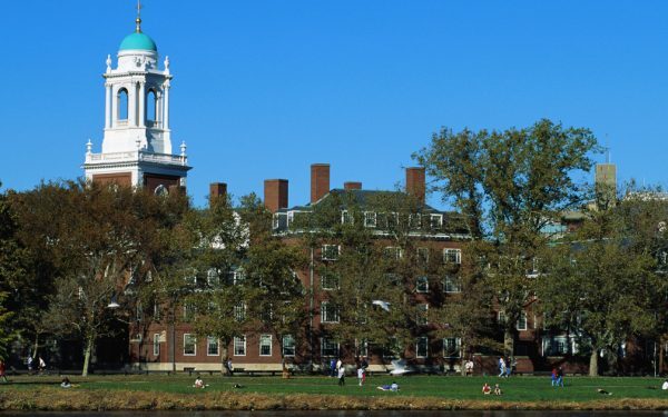 Trump, umilit: Judecătorul refuză atacul pe Harvard, proteste pro-palestiniene