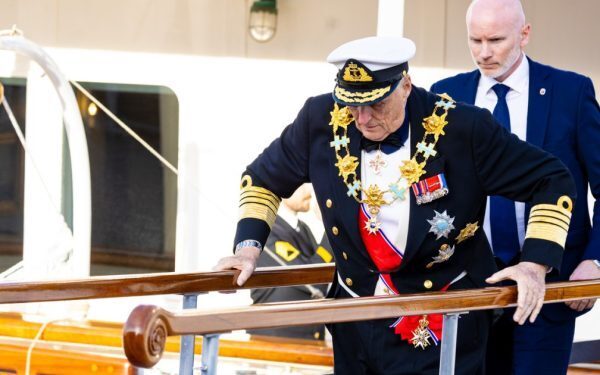 Regele NORVEGIEI, Harald, stare critică. Anulări în familia regală