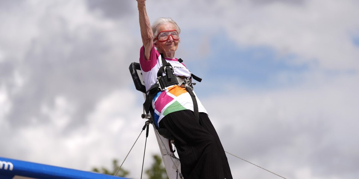 Betty Bromage, 97 ani, campioană mondială la „wing-walking”