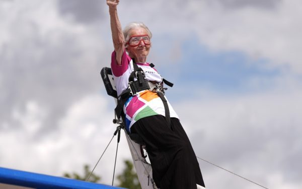 Betty Bromage, 97 ani, campioană mondială la „wing-walking”