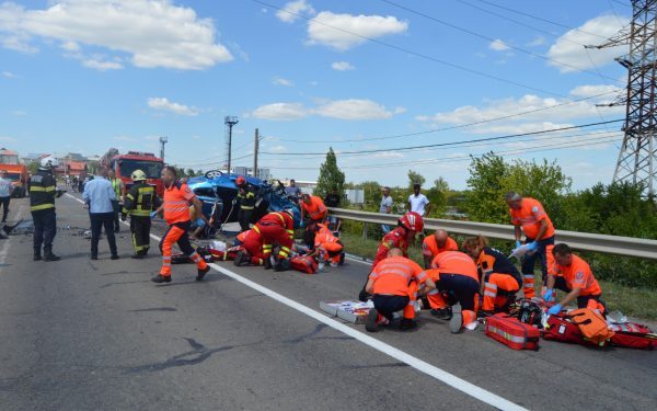 Brăila: Doi soți morți, mamă și 3 copii răniți grav