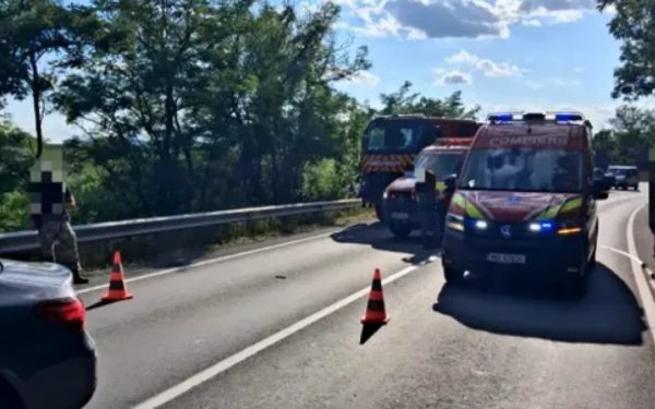 Groaznic accident în Mureș: trei mașini și un camion militar, cu victime