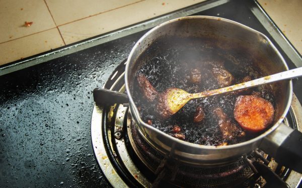 Pericolul ascuns în mâncarea rumenită sau arsă
