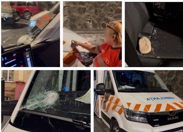 Ambulanță atacată în Cluj. Boc: Reglementați rețelele sociale