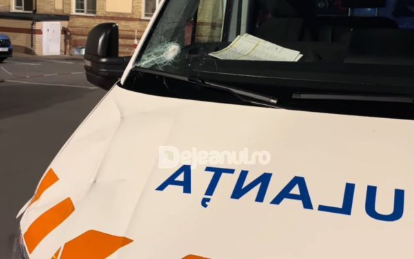 Ambulanță atacată la Cluj din cauza zvonurilor pe TikTok. Șofer rănit