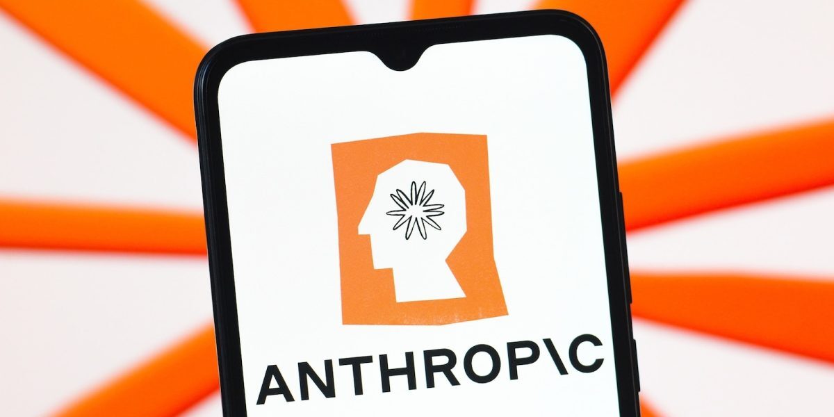 Inteligența artificială a folosit identități false în atacuri cibernetice