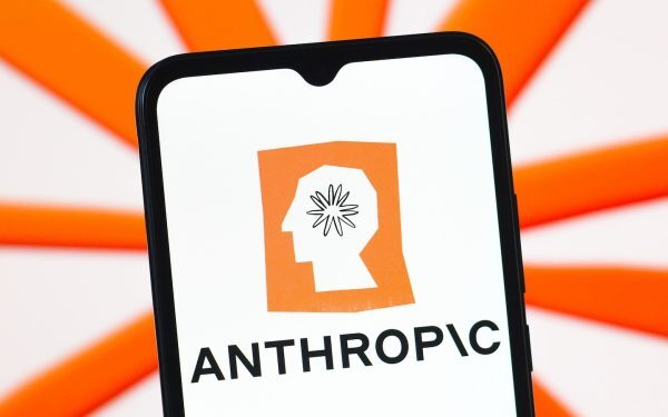 Inteligența artificială a folosit identități false în atacuri cibernetice