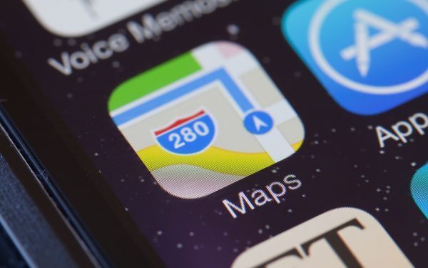Apple Maps bagă reclame pe iPhone: unde le vezi